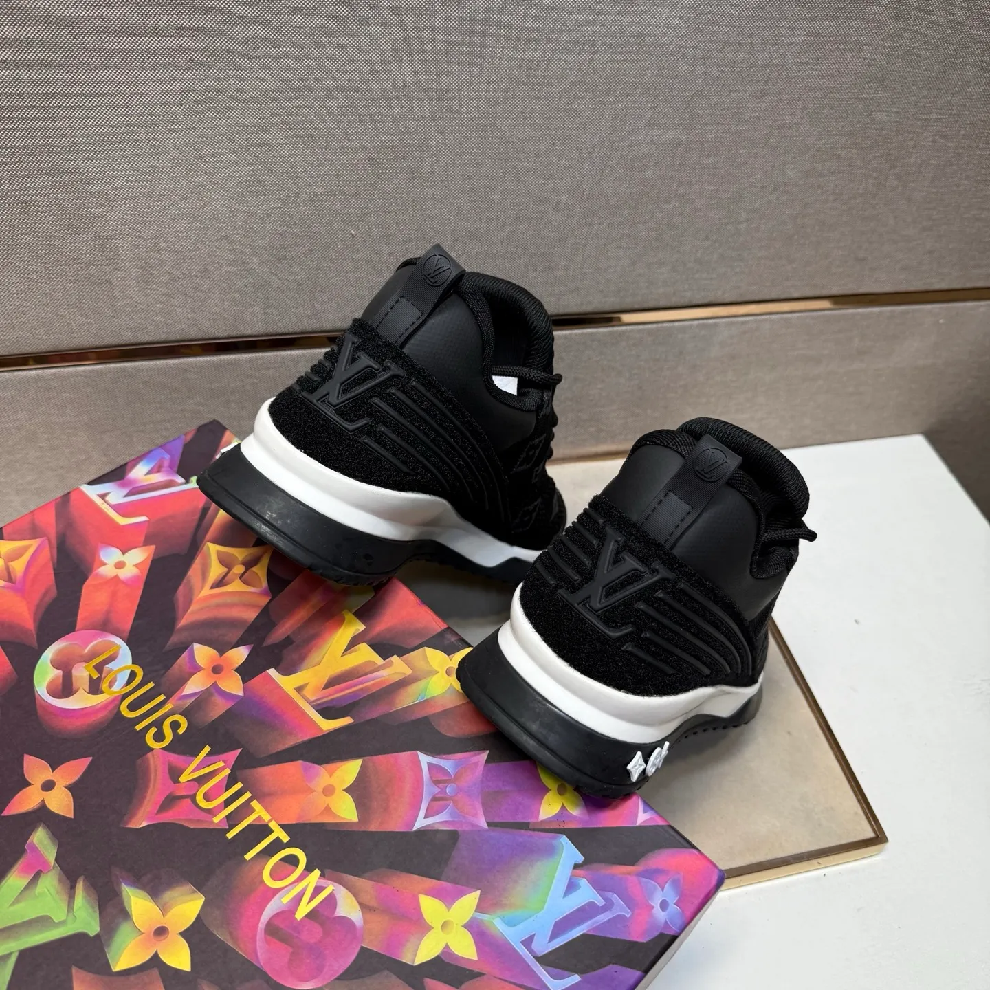 ⬛️Men's shoes 💰p480 [LV～] Men's casual shoes 2025z cabinet sales simultaneously 🔶Size: 38-44 #️⃣ 🔷7 colors🔜The upper is made of multi-material splicing➕Mesh lining, comfortable and breathable, sole: original comfortable and wear-resistant outsole, ⚠️real thing📱photographed🎬real thing is better📢📢📢